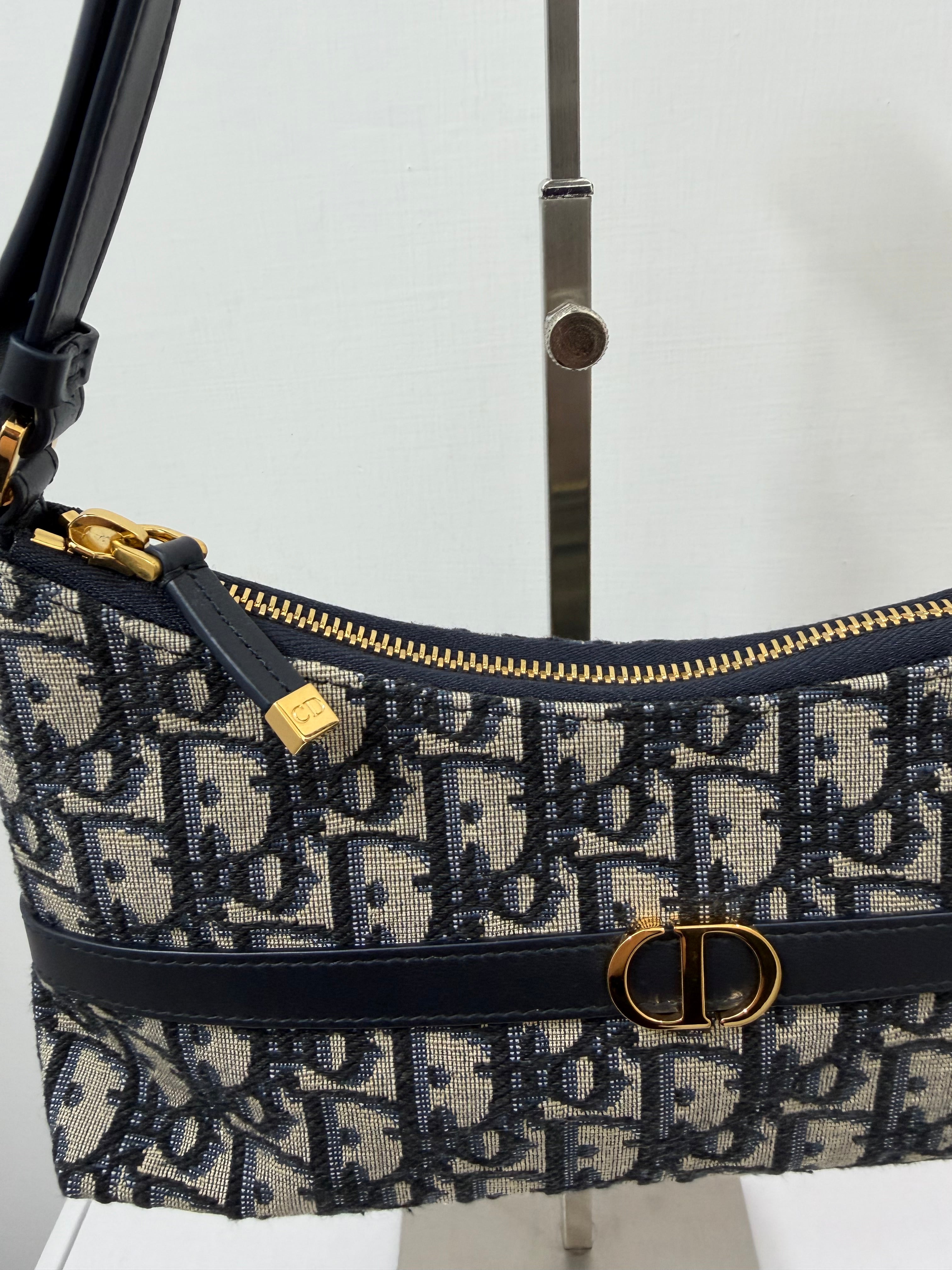 Miniborsa hobo Dior 30 Montaigne