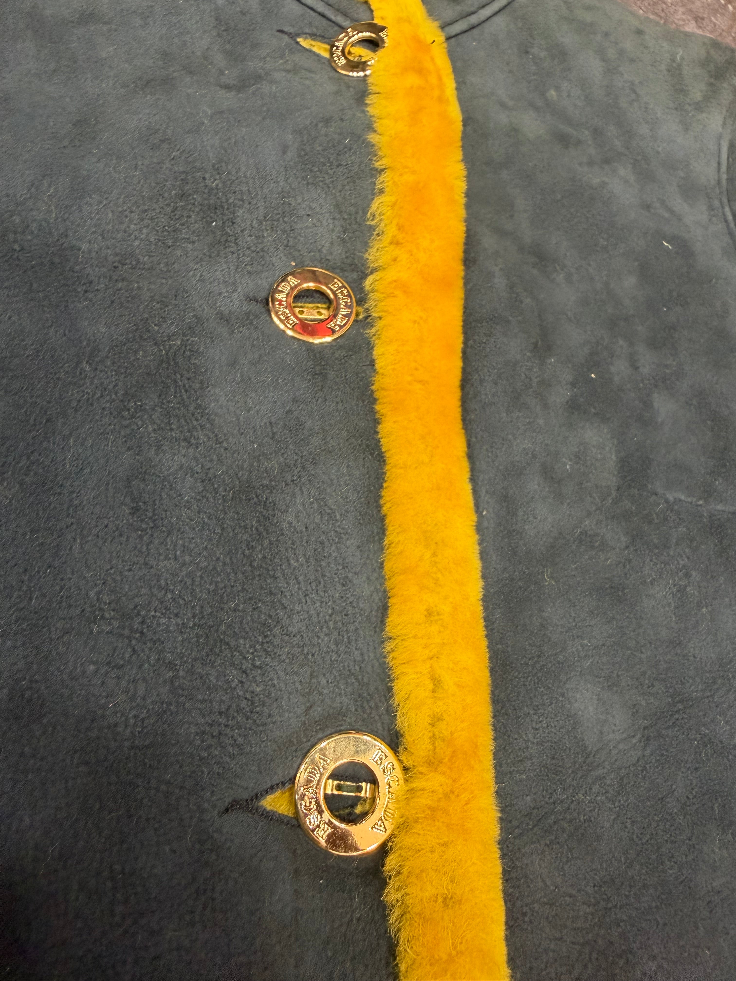 Montone Escada #0026