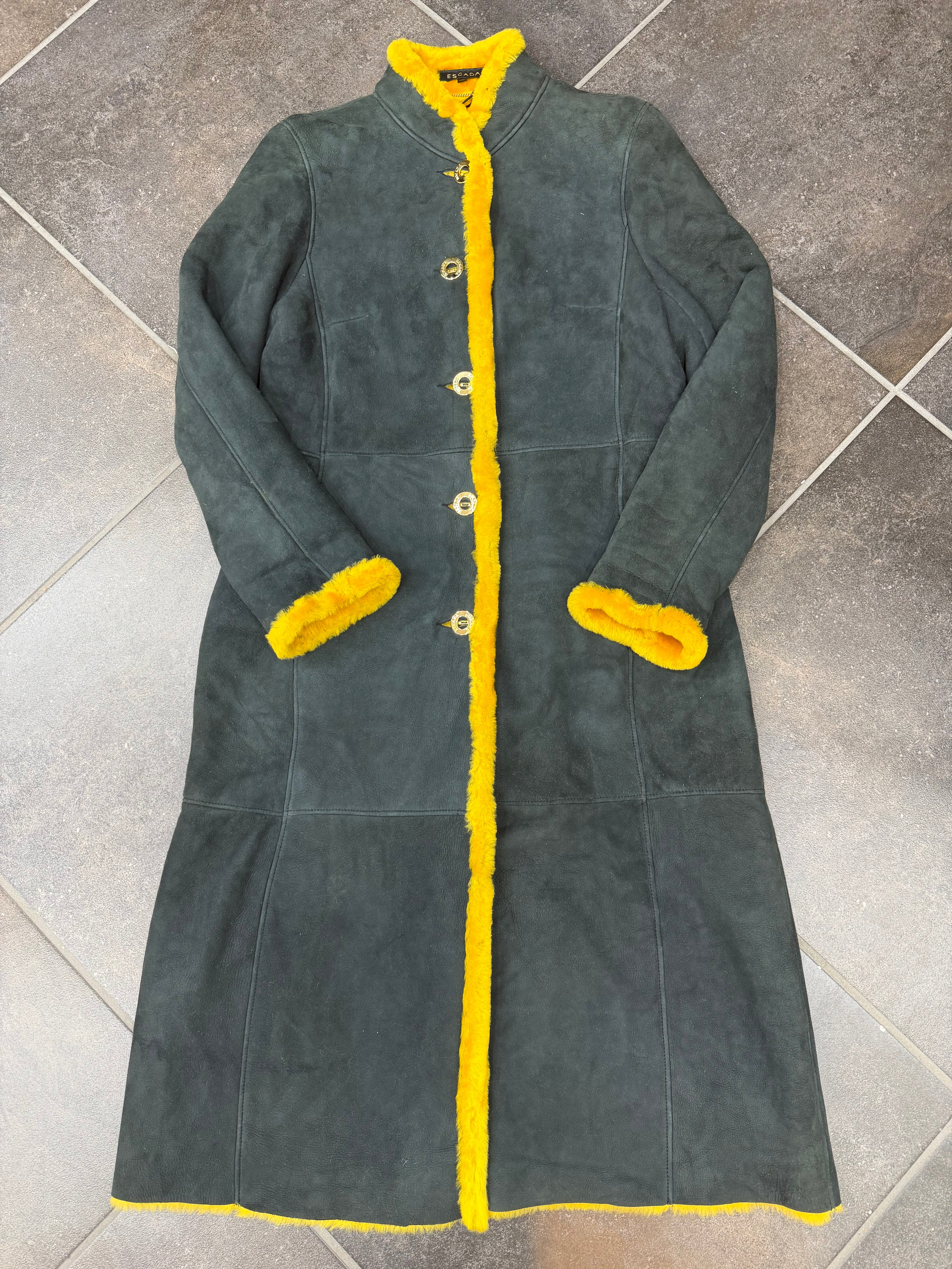 Montone Escada #0026