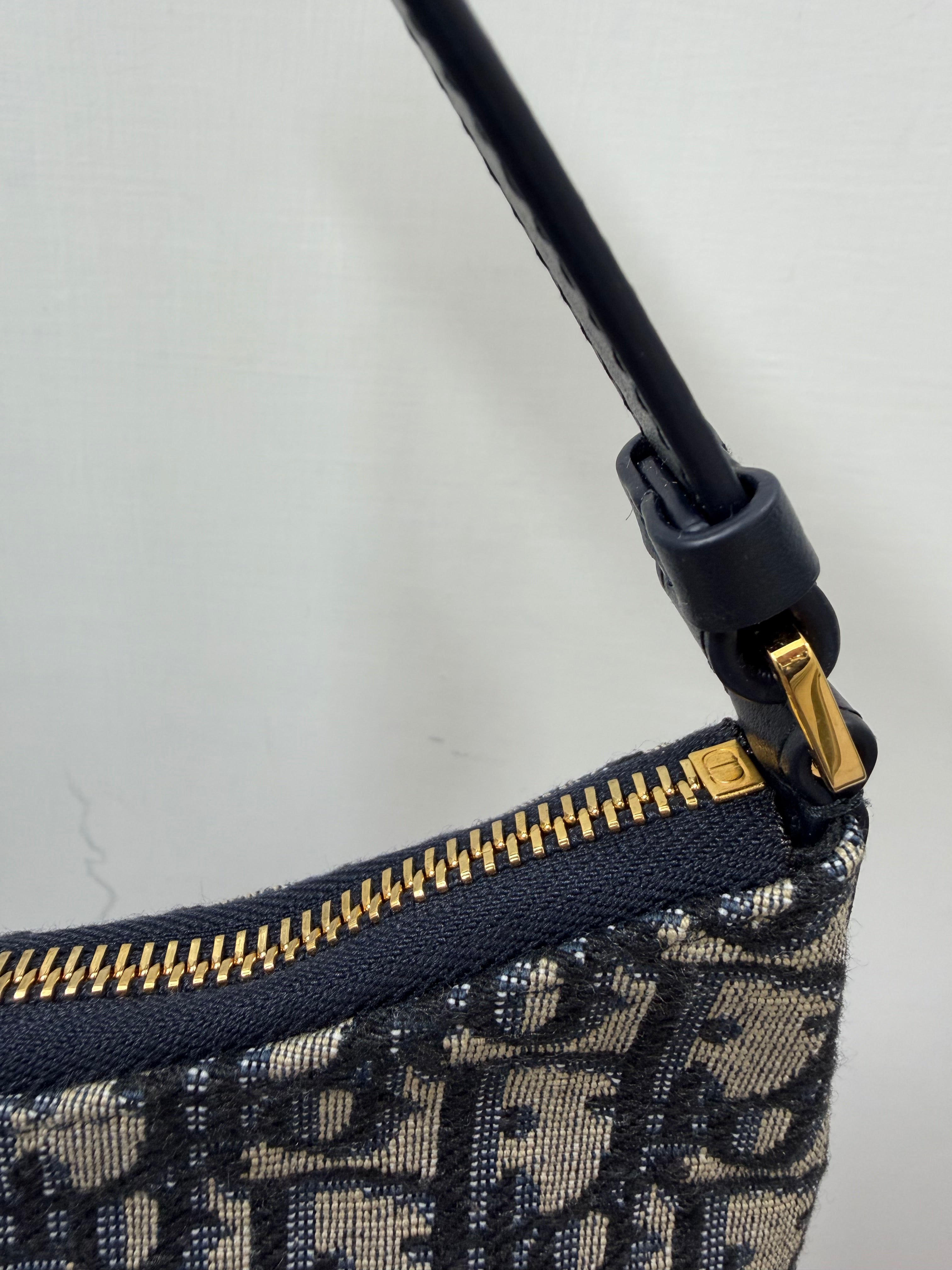 Miniborsa hobo Dior 30 Montaigne