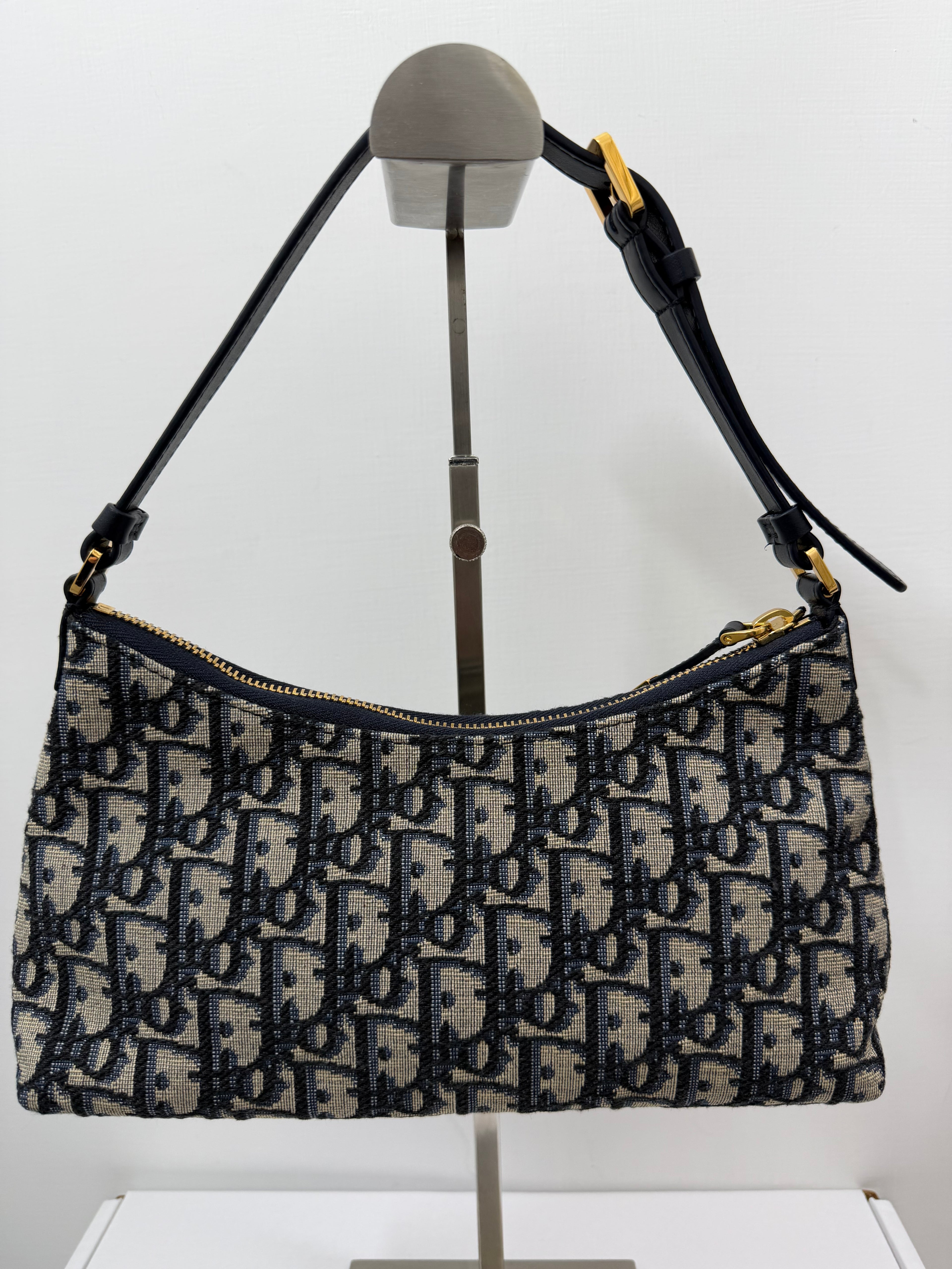 Miniborsa hobo Dior 30 Montaigne